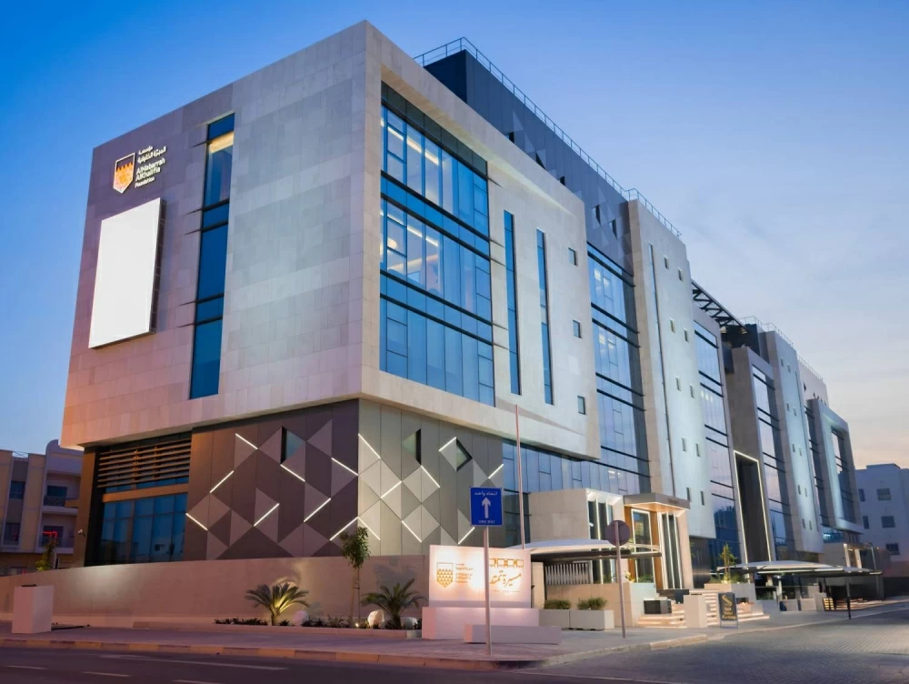 خالد بن عبدالله يفتتح المقر الجديد لـ &laquo;المبرة الخليفية&raquo; ويدشن كتاب مسيرة المؤسسة