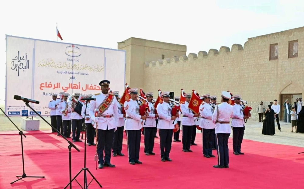 محافظ الجنوبية يحضر عرضة واحتفال أهالي الرفاع بالأعياد الوطنية