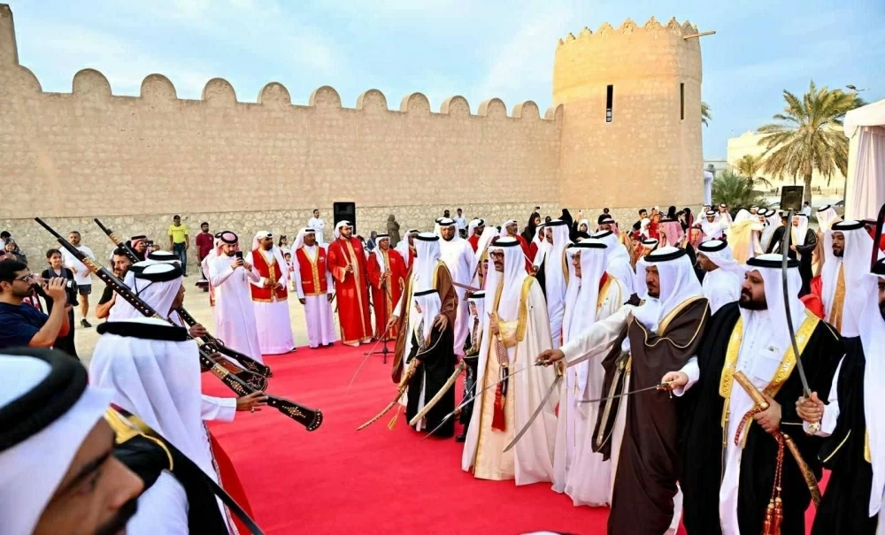 محافظ الجنوبية يحضر عرضة واحتفال أهالي الرفاع بالأعياد الوطنية