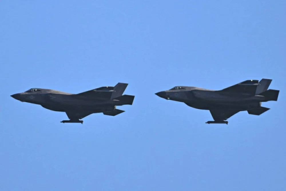 مقاتلات أمريكية تُحلّق قرب فنزويلا... وترامب يتوقع &laquo;أياماً معدودة&raquo; لمادورو