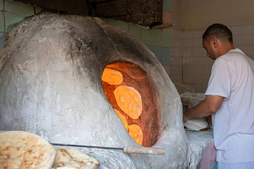 وزير الصناعة:  منظومة رقابية متكاملة لضبط صرف الطحين المدعوم للمخابز