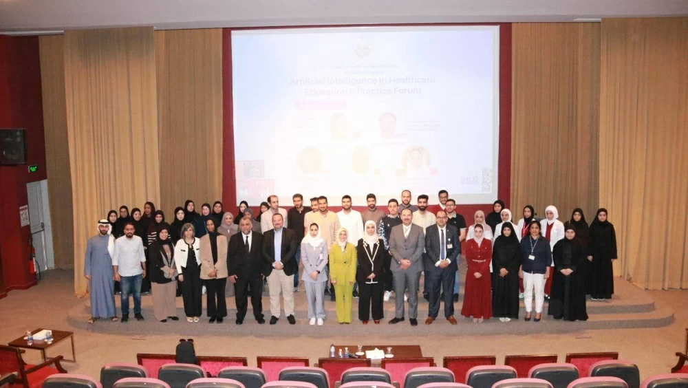 مديرة "المهارات الطبية والمحاكاة" بـ "الخليج العربي" تشارك في منتدى "الذكاء الاصطناعي في التعليم والممارسة الصحية"