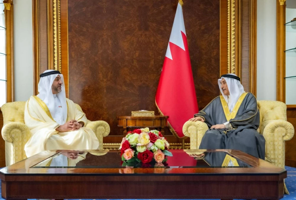 خالد بن عبد الله يلتقي مساعد وزير شؤون مجلس الوزراء للتنافسية والتبادل المعرفي بالإمارات