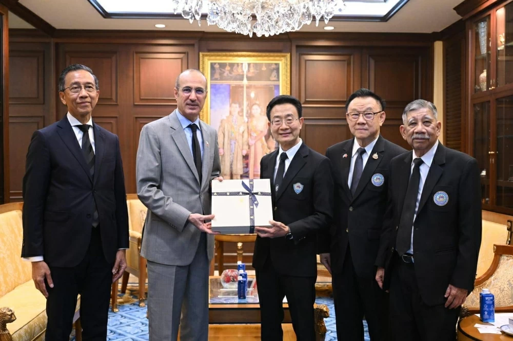 سفير البحرين لدى تايلند يلتقي نائب رئيس "الغرفة التايلندية" رئيس لجنة العمل المعنية بالشرق الأوسط وأفريقيا