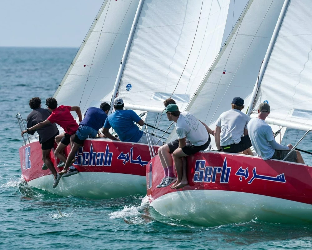 رئيس الاتحاد الروسي يشهد المنافسات تواصل منافسات بطولة المملكة لليخوت الشراعية بصدارة بحرينية