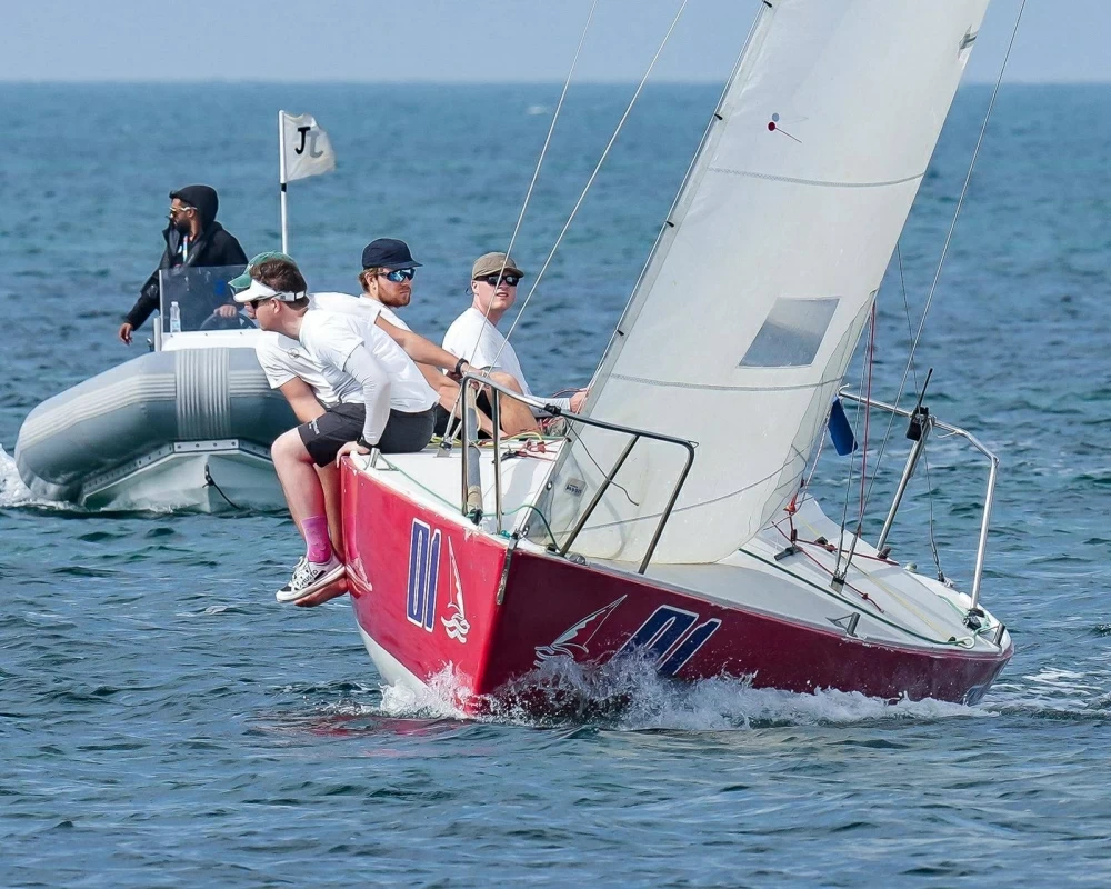 رئيس الاتحاد الروسي يشهد المنافسات تواصل منافسات بطولة المملكة لليخوت الشراعية بصدارة بحرينية