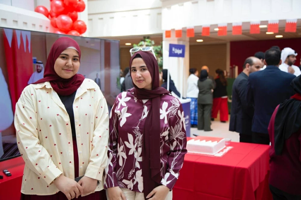 طلبة "الأهلية" يحتفلون بمناسبة الأعياد الوطنية