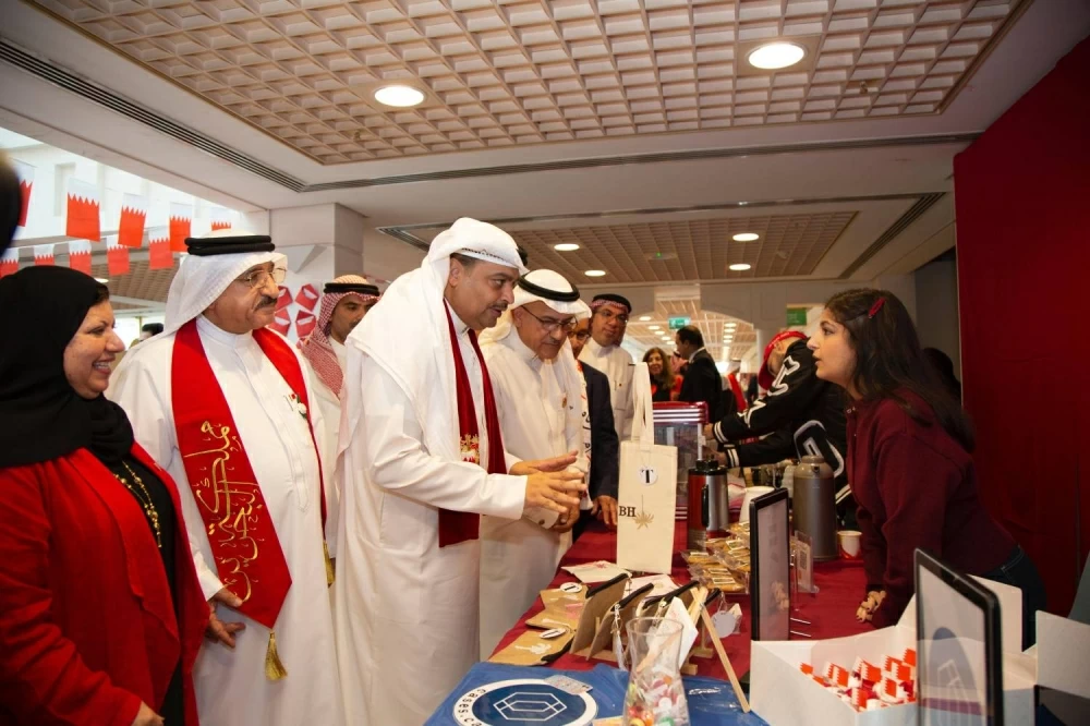 طلبة "الأهلية" يحتفلون بمناسبة الأعياد الوطنية