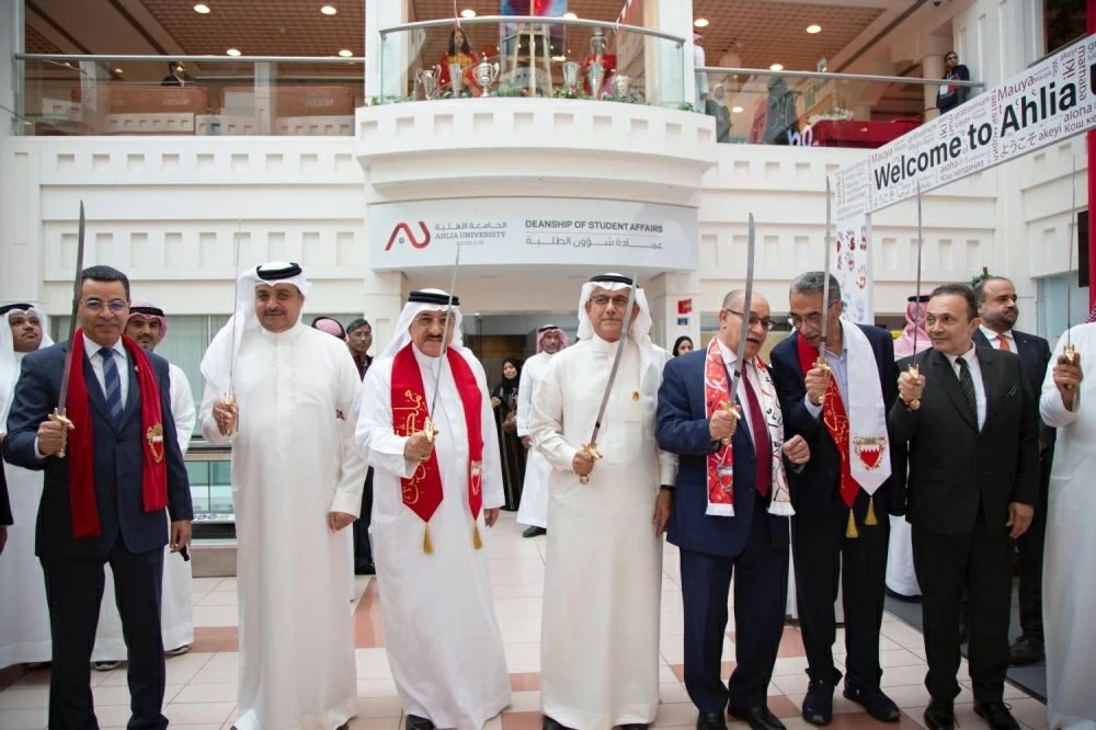 طلبة "الأهلية" يحتفلون بمناسبة الأعياد الوطنية