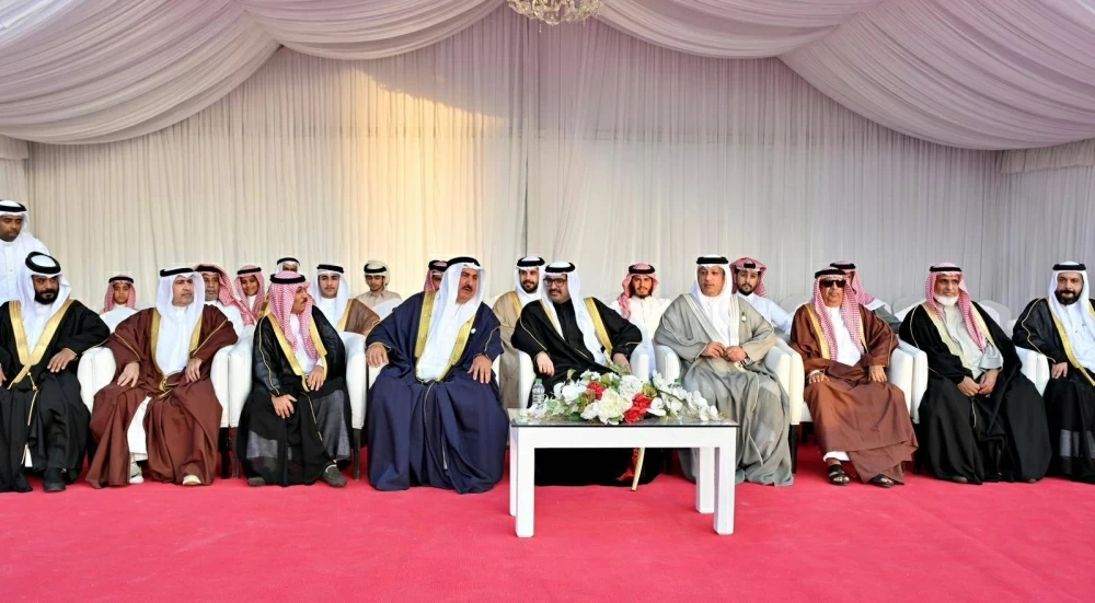 محافظ المحافظة الجنوبية يحضر عرضة واحتفال أهالي الزلاق