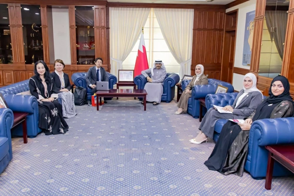 وزير التربية يستقبل البروفيسور يوتارو أوكي مدير مشروع الشبكة العالمية للدراسة في اليابان