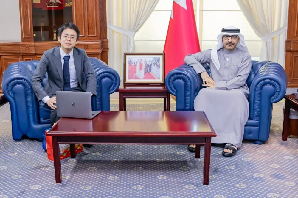 وزير التربية يستقبل البروفيسور يوتارو أوكي مدير مشروع الشبكة العالمية للدراسة في اليابان