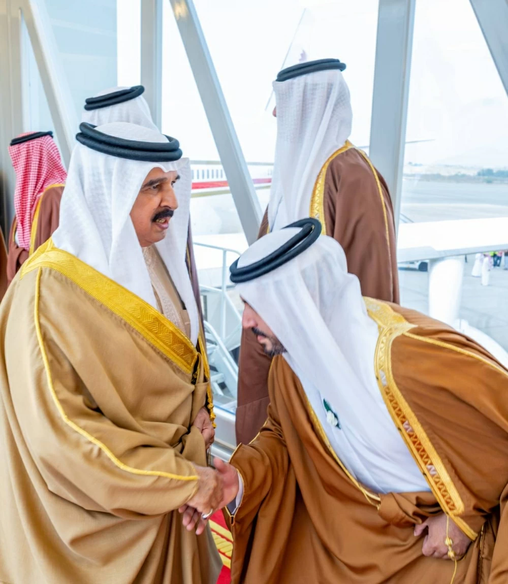 الملك المعظم يعود إلى أرض الوطن بعد زيارة خاصة لمصر