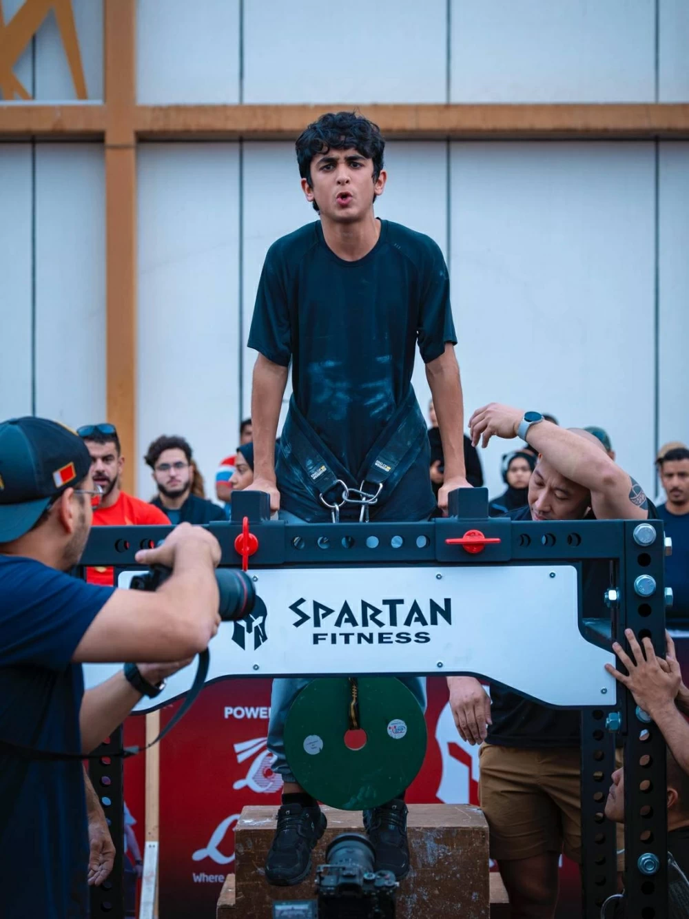 ناصر بن حمد يتابع مشاركة أنجال سموه في مهرجان سبارتان الرياضي