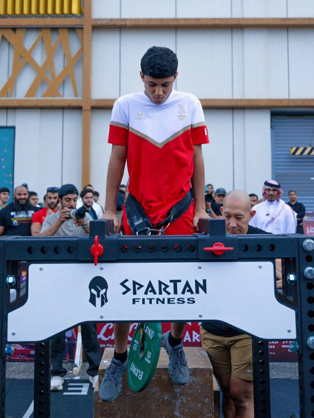 ناصر بن حمد يتابع مشاركة أنجال سموه في مهرجان سبارتان الرياضي