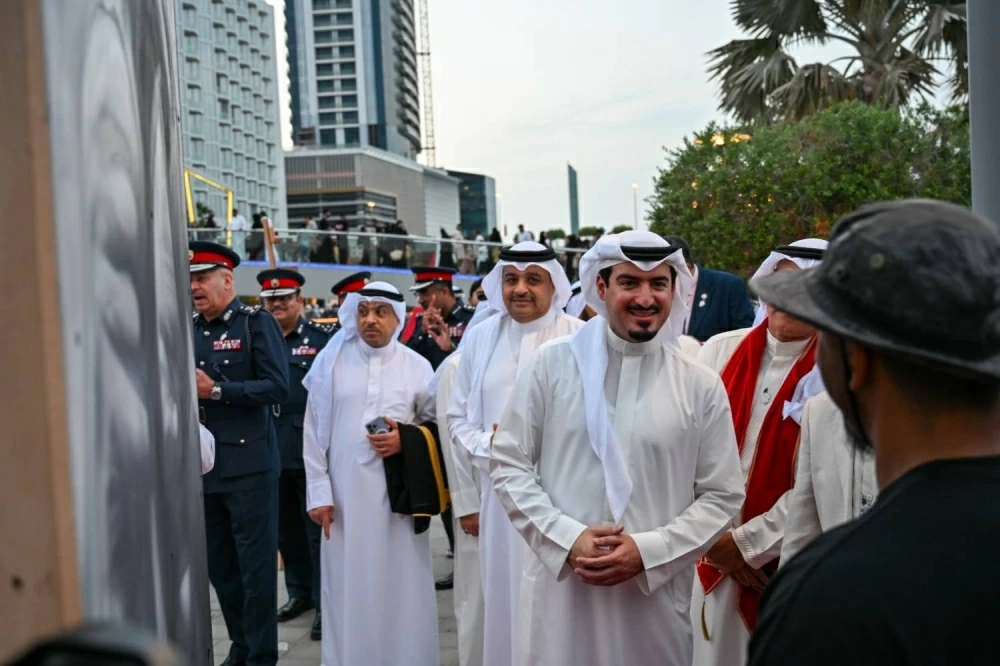محافظ العاصمة يحضر طابور شرطة البحرين احتفاءاً بالاعياد الوطنية
