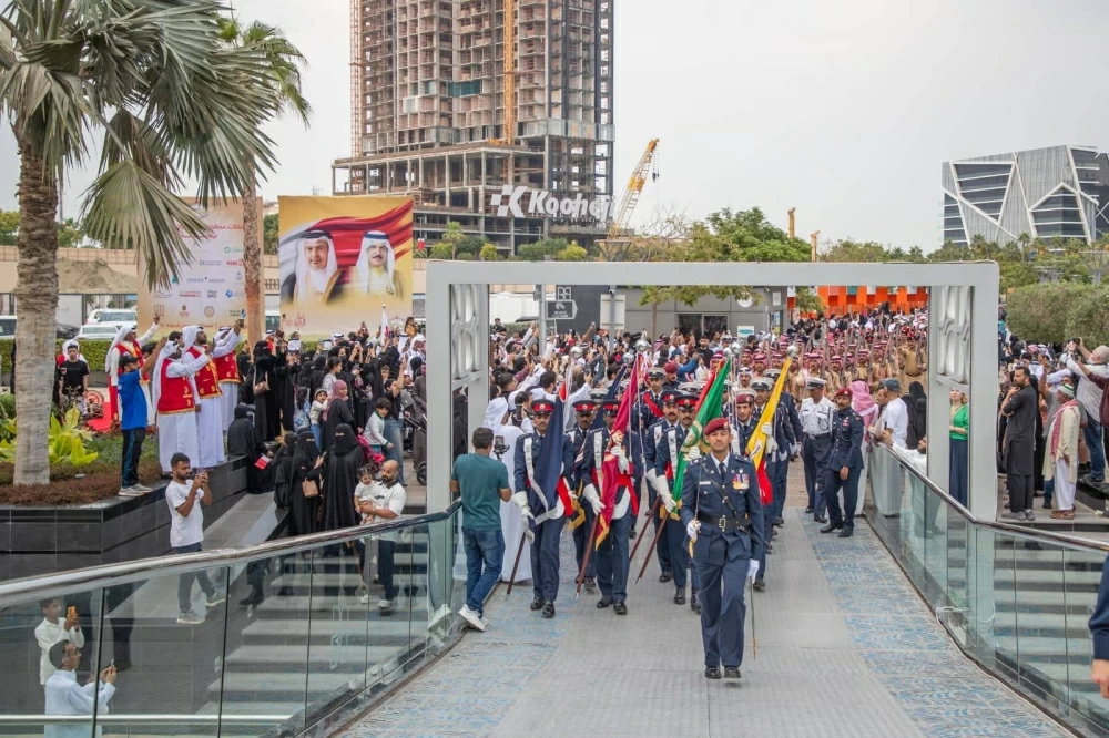 محافظ العاصمة يحضر طابور شرطة البحرين احتفاءاً بالاعياد الوطنية