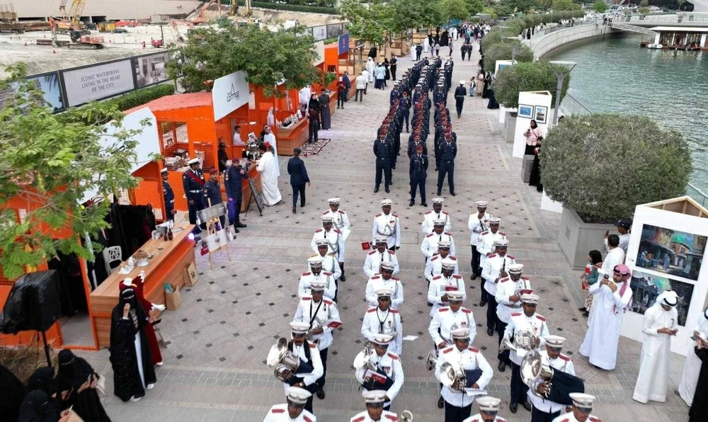 محافظة العاصمة تحتفي بالأعياد الوطنية في خليج البحرين