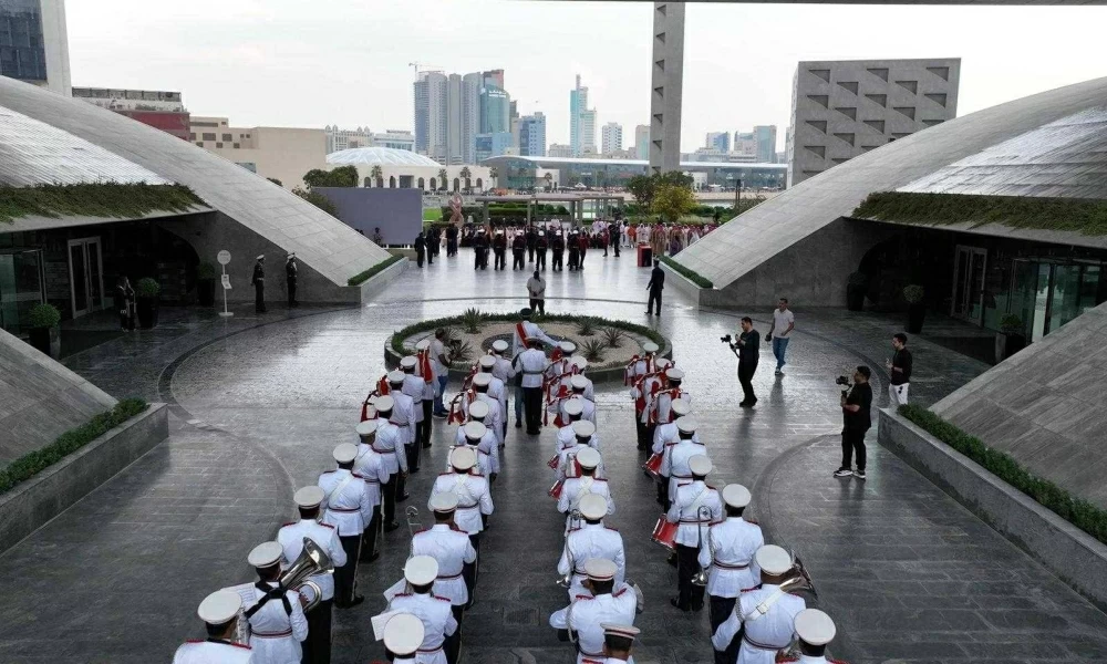 محافظة العاصمة تحتفي بالأعياد الوطنية في خليج البحرين