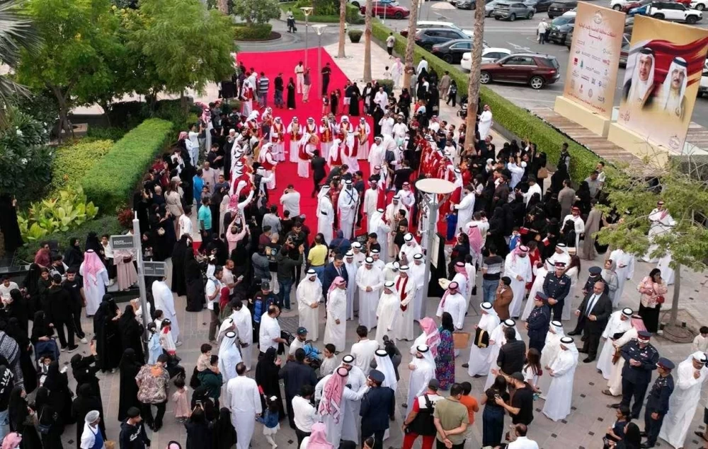 محافظة العاصمة تحتفي بالأعياد الوطنية في خليج البحرين