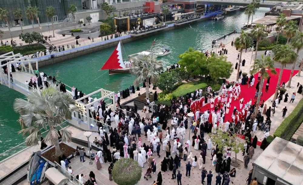 محافظة العاصمة تحتفي بالأعياد الوطنية في خليج البحرين