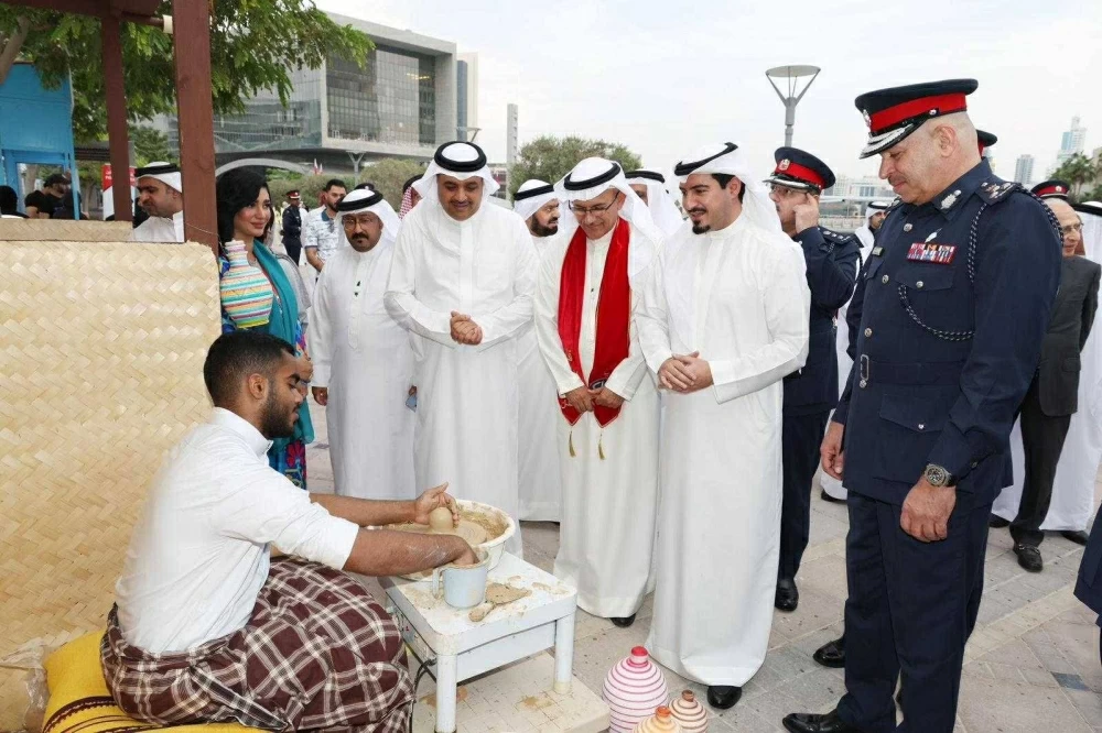 محافظة العاصمة تحتفي بالأعياد الوطنية في خليج البحرين