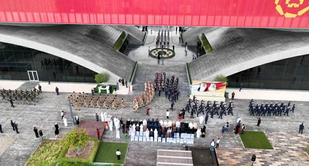 محافظة العاصمة تحتفي بالأعياد الوطنية في خليج البحرين