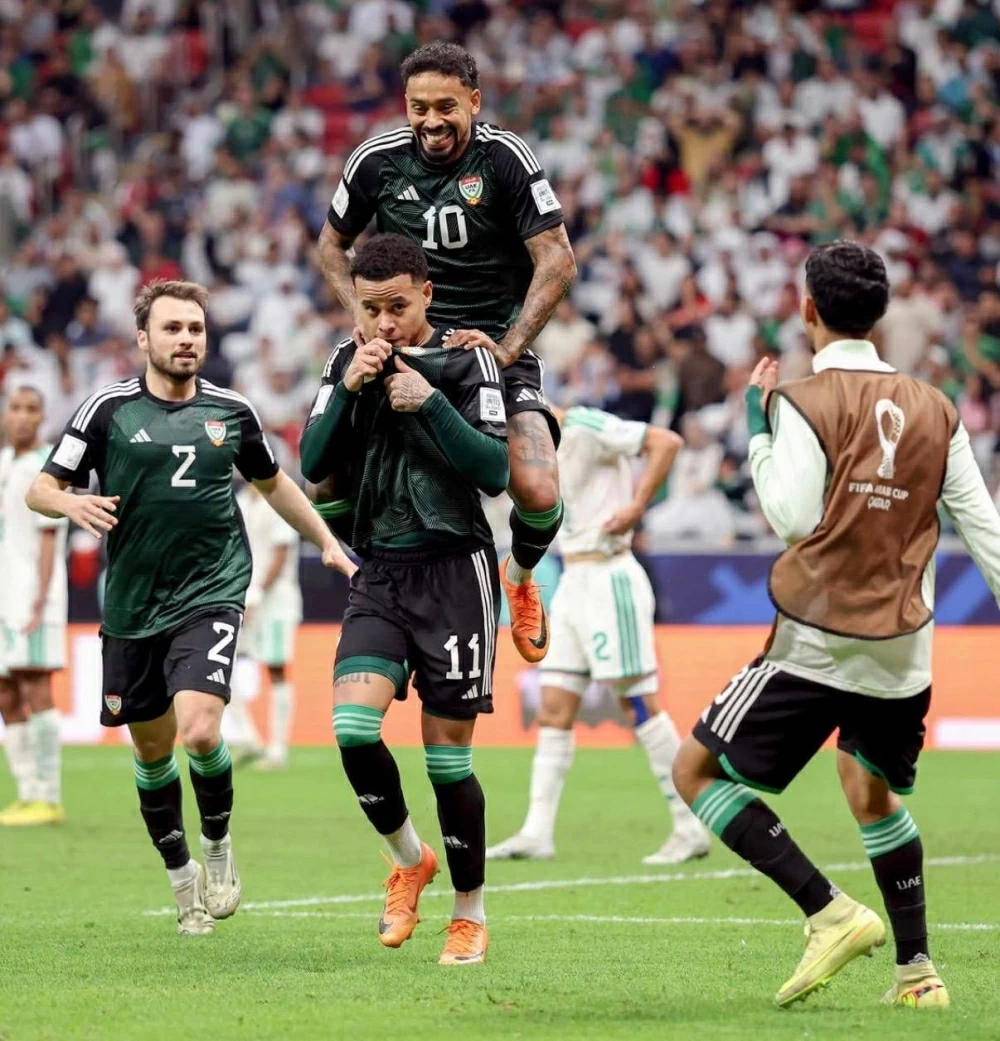 الإمارات يقصي حامل اللقب ويضرب موعداً لملاقاة المغرب بنصف نهائي كأس العرب