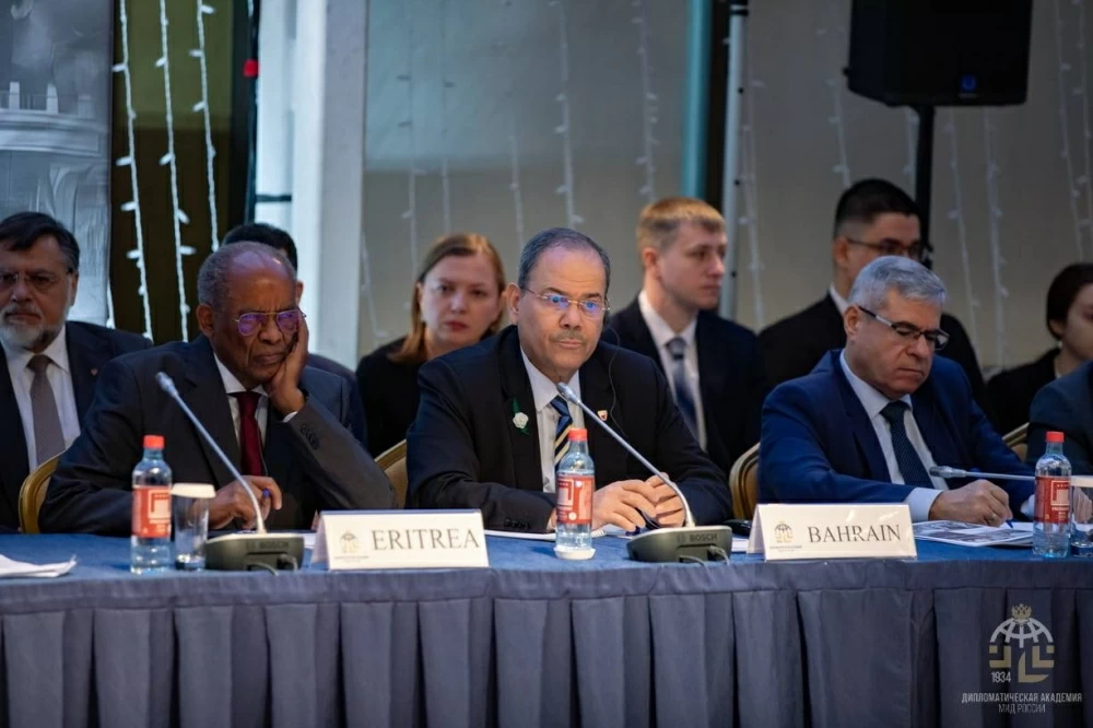 سفير البحرين بروسيا يشارك في لقاء الطاولة المستديرة لوزير الخارجية الروسي