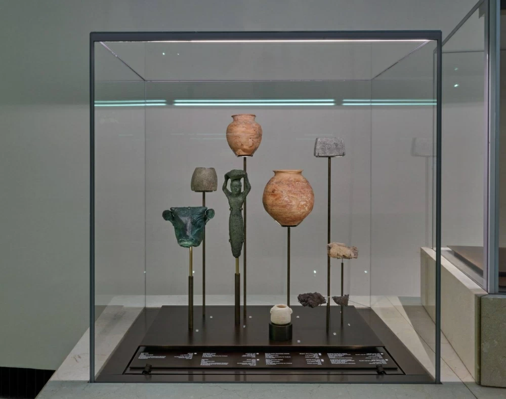 "الثقافة والآثار" تشارك في افتتاح متحف زايد الوطني وتعرض 19 قطعة أثرية من دلمون وتايلوس