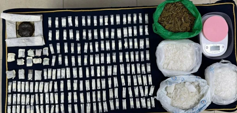 مكافحة المخدرات: القبض على 15 شخصا لمحاولتهم تهريب وحيازة مواد مخدرة تقدر قيمتها بأكثر من 135 ألف دينار