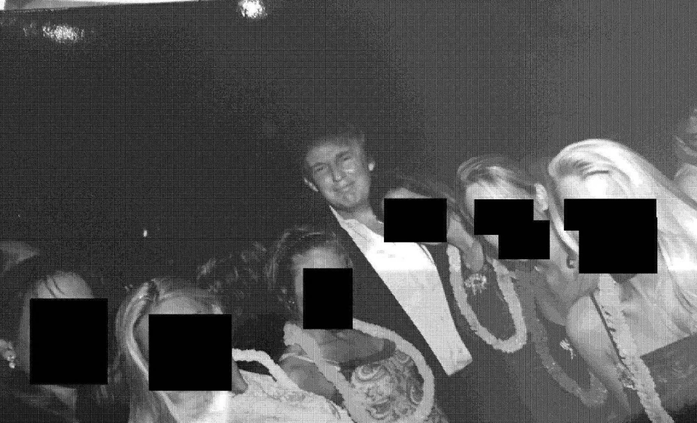 ترامب يعلّق على ظهوره في صور جديدة لجيفري إبستين: &laquo;ليست أمراً مهماً&raquo;