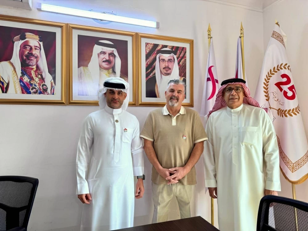 الاتحاد البحريني للملاكمة يوقّع مع المدرب الإيرلندي جون كونلان لتولي قيادة المنتخب الوطني