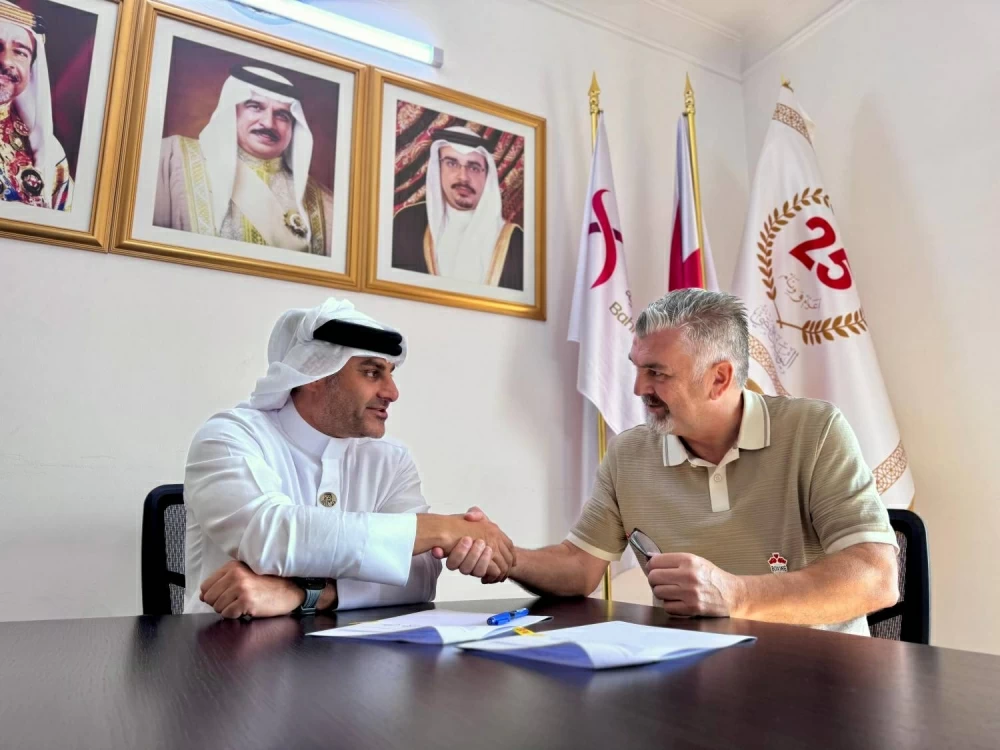 الاتحاد البحريني للملاكمة يوقّع مع المدرب الإيرلندي جون كونلان لتولي قيادة المنتخب الوطني