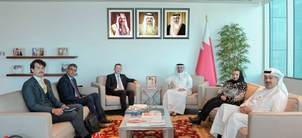 وزير الصناعة والتجارة يستقبل سفير الاتحاد السويسري لدى البحرين