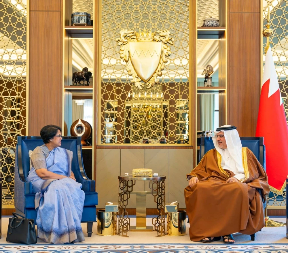 ولي العهد رئيس الوزراء يستقبل سفيرة سريلانكا لدى البحرين 