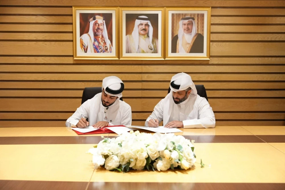 مركز ناصر العلمي والتقني يوقع مذكرة تفاهم مع الاتحاد البحريني للرياضات المائية لدعم الرياضة المدرسية 