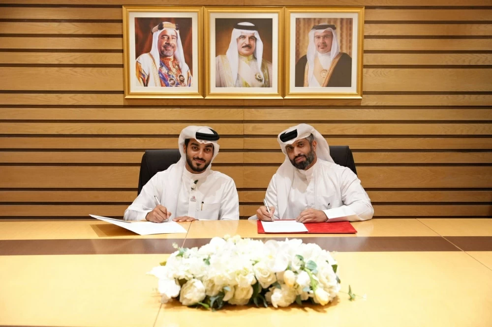 مركز ناصر العلمي والتقني يوقع مذكرة تفاهم مع الاتحاد البحريني للرياضات المائية لدعم الرياضة المدرسية