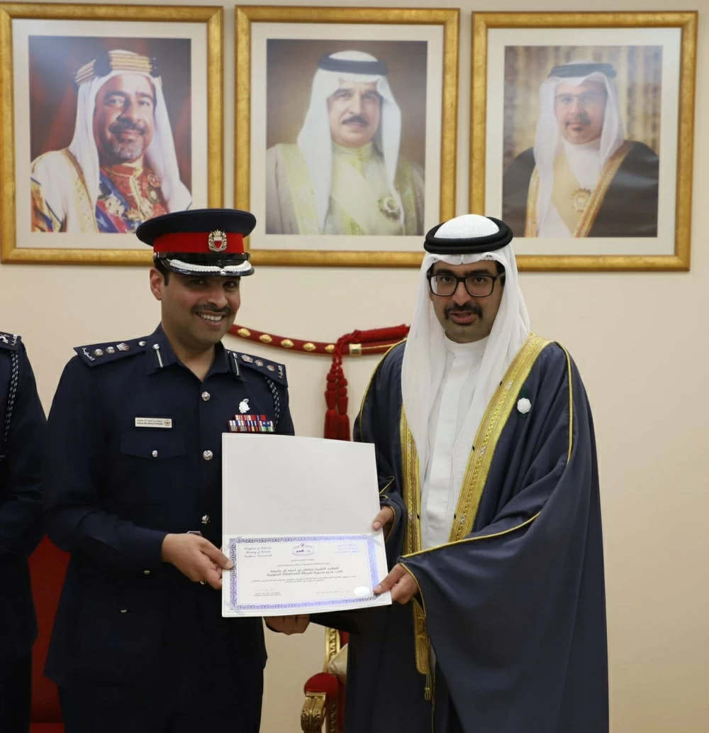 محافظ الجنوبية يكرم عدداً من الجهات الأمنية بمناسبة يوم شرطة البحرين