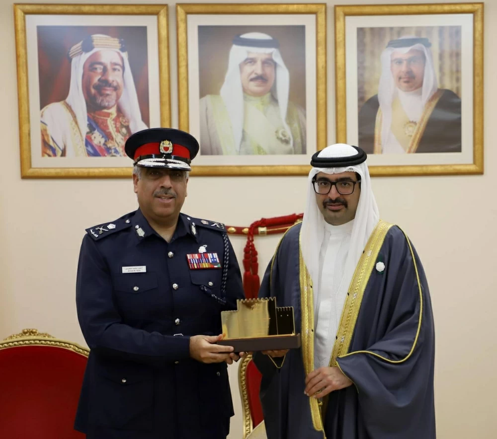 محافظ الجنوبية يكرم عدداً من الجهات الأمنية بمناسبة يوم شرطة البحرين 