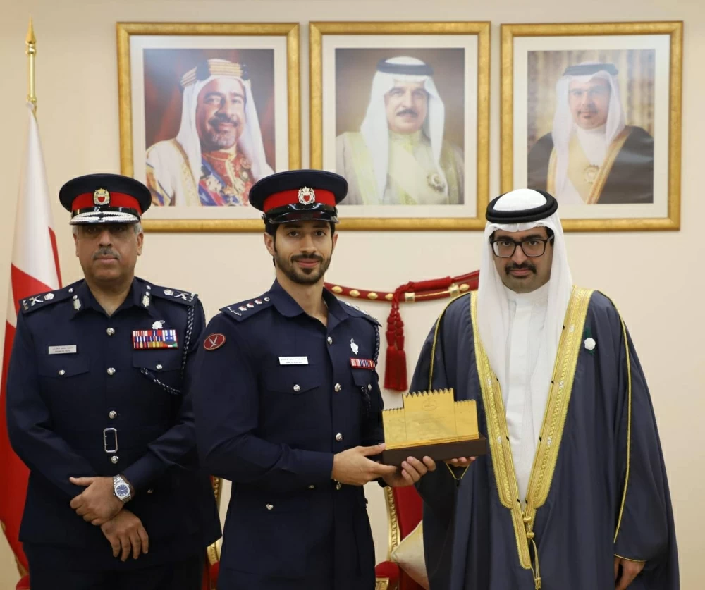 محافظ الجنوبية يكرم عدداً من الجهات الأمنية بمناسبة يوم شرطة البحرين
