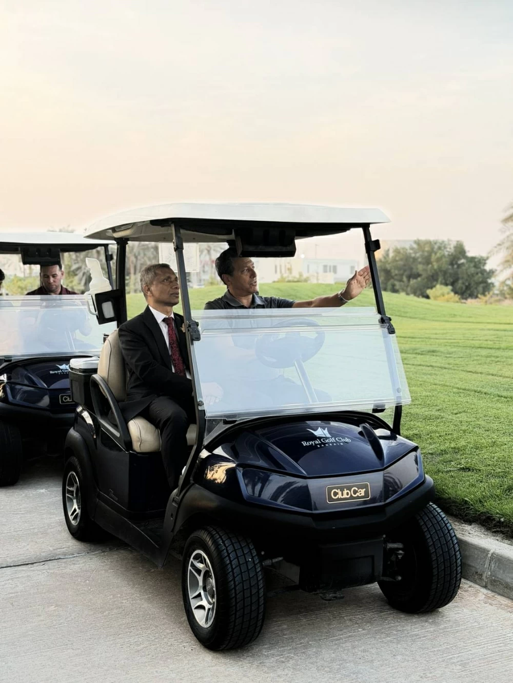 سفير بنغلاديش يزور النادي الملكي للجولف في جولة تعريفية