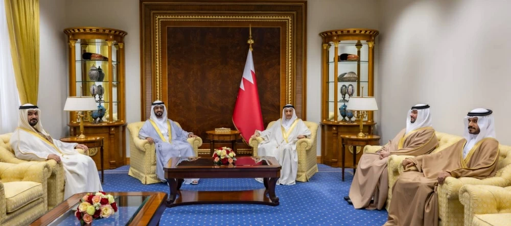 خالد بن عبدالله يلتقي سفير الإمارات ويؤكد على العلاقات الراسخة بين البلدين