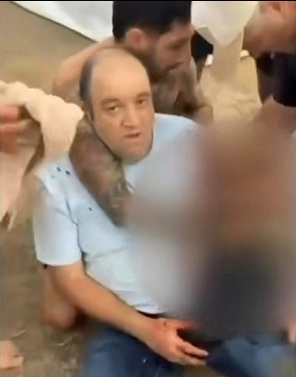 رئيس وزراء ولاية نيو ساوث ويلز يزور المواطن المسلم أحمد الأحمد في المستشفى