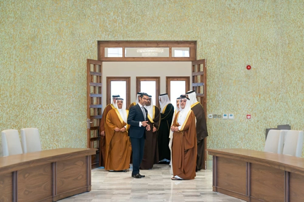 ولي العهد رئيس الوزراء يتفضل بتدشين مبنى بلدية المنامة بعد إعادة التأهيل