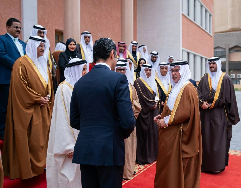 ولي العهد رئيس الوزراء يتفضل بتدشين مبنى بلدية المنامة بعد إعادة التأهيل