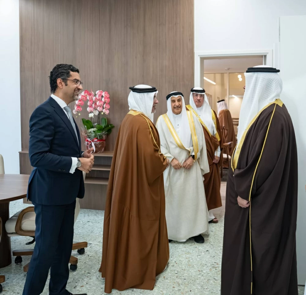 ولي العهد رئيس الوزراء يتفضل بتدشين مبنى بلدية المنامة بعد إعادة التأهيل
