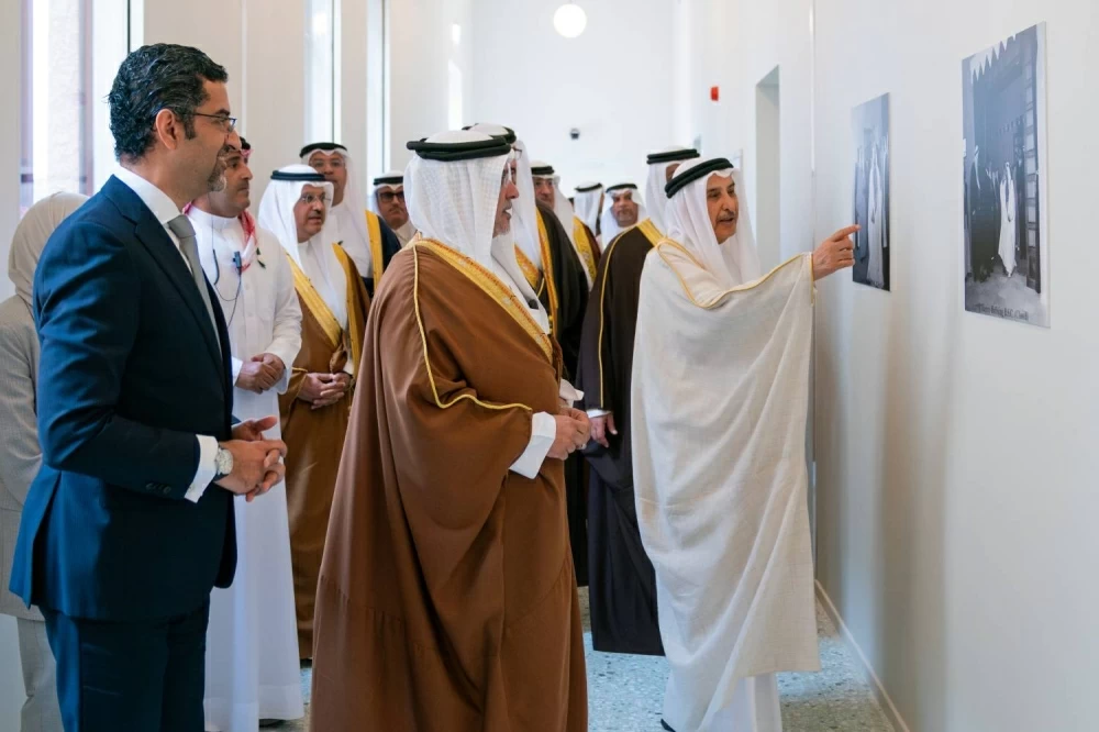 ولي العهد رئيس الوزراء يتفضل بتدشين مبنى بلدية المنامة بعد إعادة التأهيل