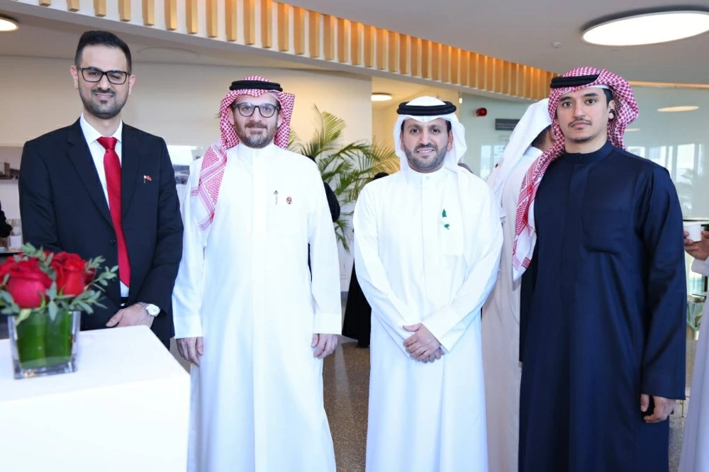 "المواصلات والاتصالات" تحتفي بالأعياد الوطنية