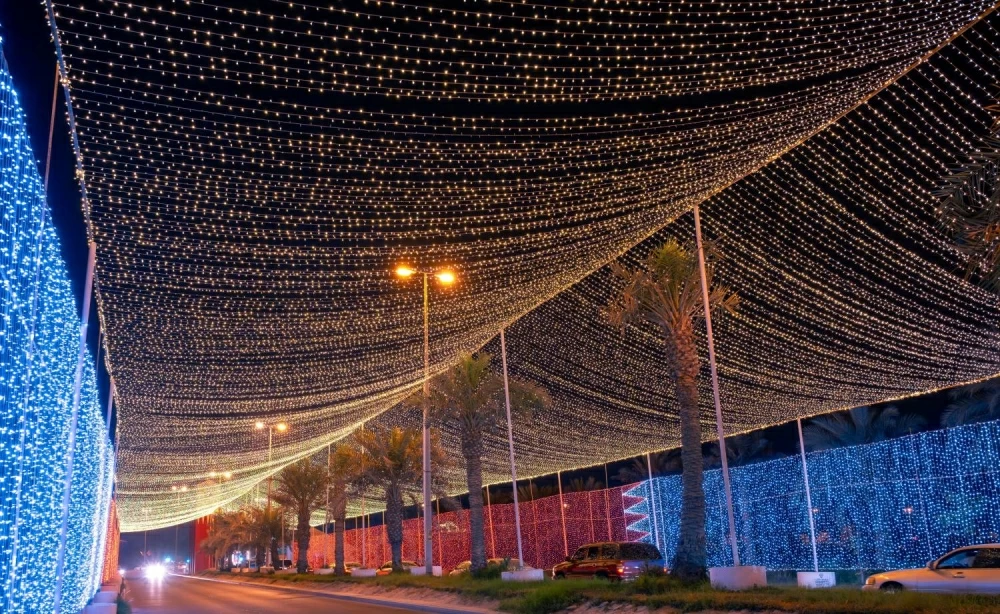 شوارع ومعالم البحرين تزدان بمناسبة احتفال المملكة بأعيادها الوطنية